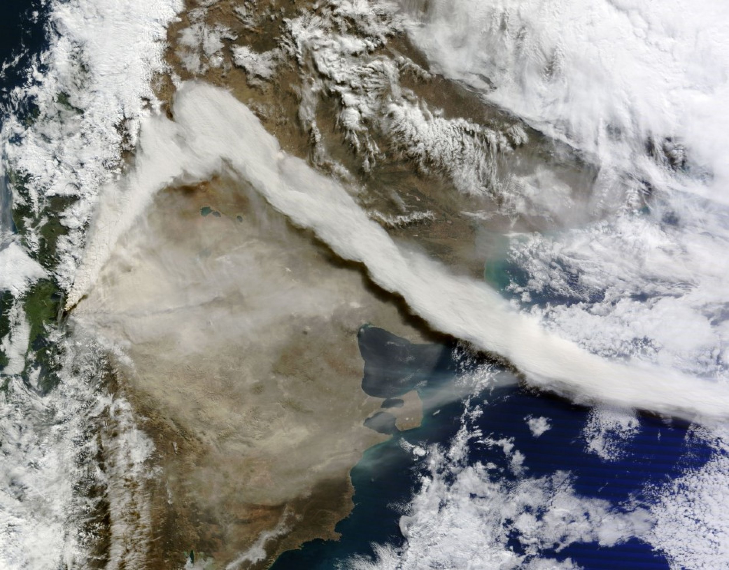 NASA captures Chilean Volcano ash plumes from space