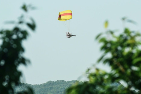 Rescuers used powered parachutes in the hunt for leopards which escaped from a wild park in China's eastern Zhejiang province