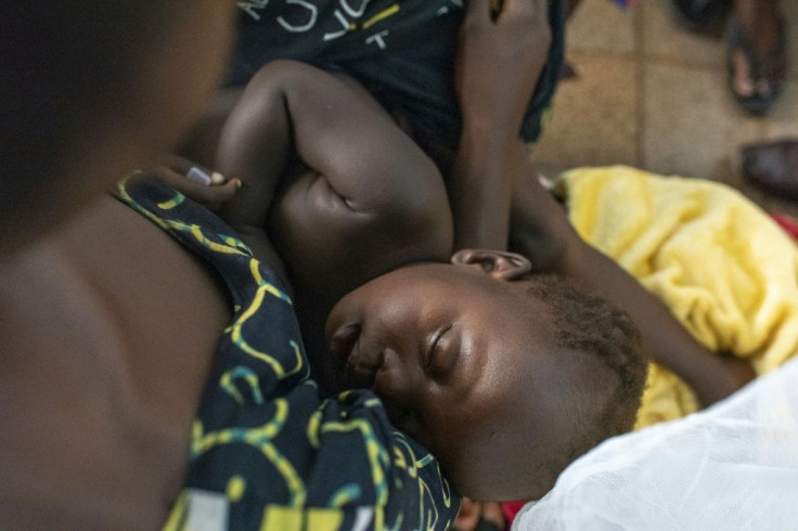 UN-run health centres teach mothers how to make porridge with local produce