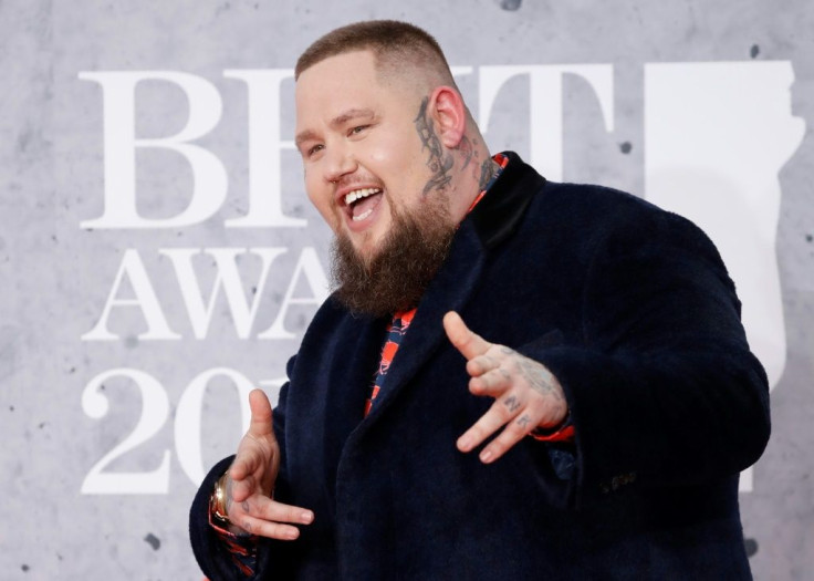 Rag'n'Bone Man performed live with the choir from Britain's National Health Service (NHS)