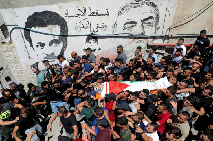 Palestinians carry the body of Obaidah Jawabreh, killed a day earlier during clashes with Israeli soldiers, at his funeral