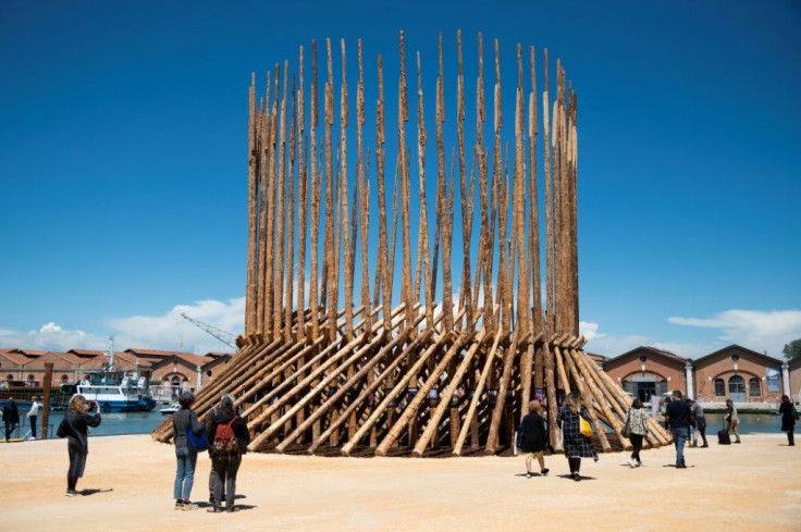 "How will we live together, Chileans and Mapuche? Building places to get to know each other (Kunu), Building places to parley (Koyau-we)", at Chile's pavilion