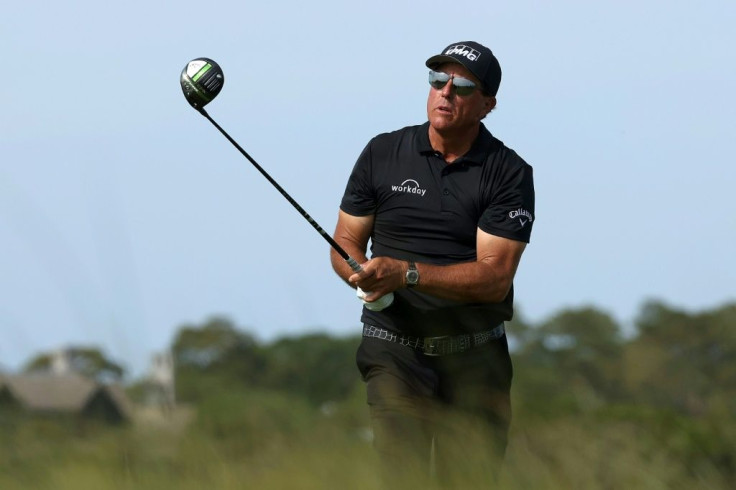 Phil Mickelson clung to the lead after Saturday's third round of the PGA Championship