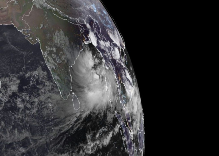 Indian authorities have ordered the evacuation of nearly half a million people as a new cyclone heads towards the country's eastern coast