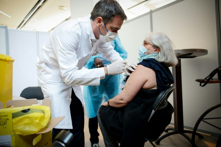 French Health Minister Olivier Veran, seen here administering a Covid-19 vaccine dose, described the attempt to smear the Pfizer/BioNTech vaccine as "pathetic"