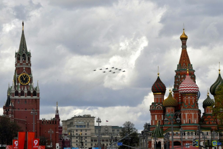 Russian Sukhoi jet fighters fly over Moscow -- Russia and US have both decided to leave the post-Cold War Open Skies Treaty