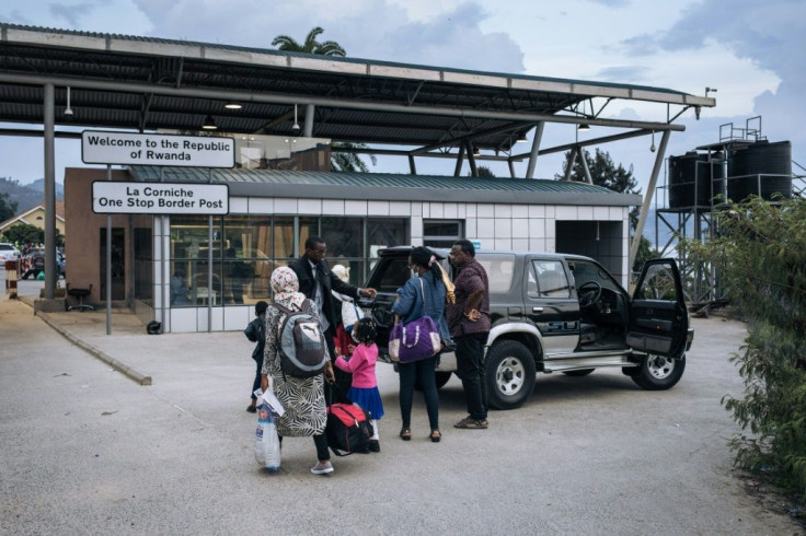 A Congolese family living in Goma crosses the Rwandan border at the Gisenyi border post after an evacuation order