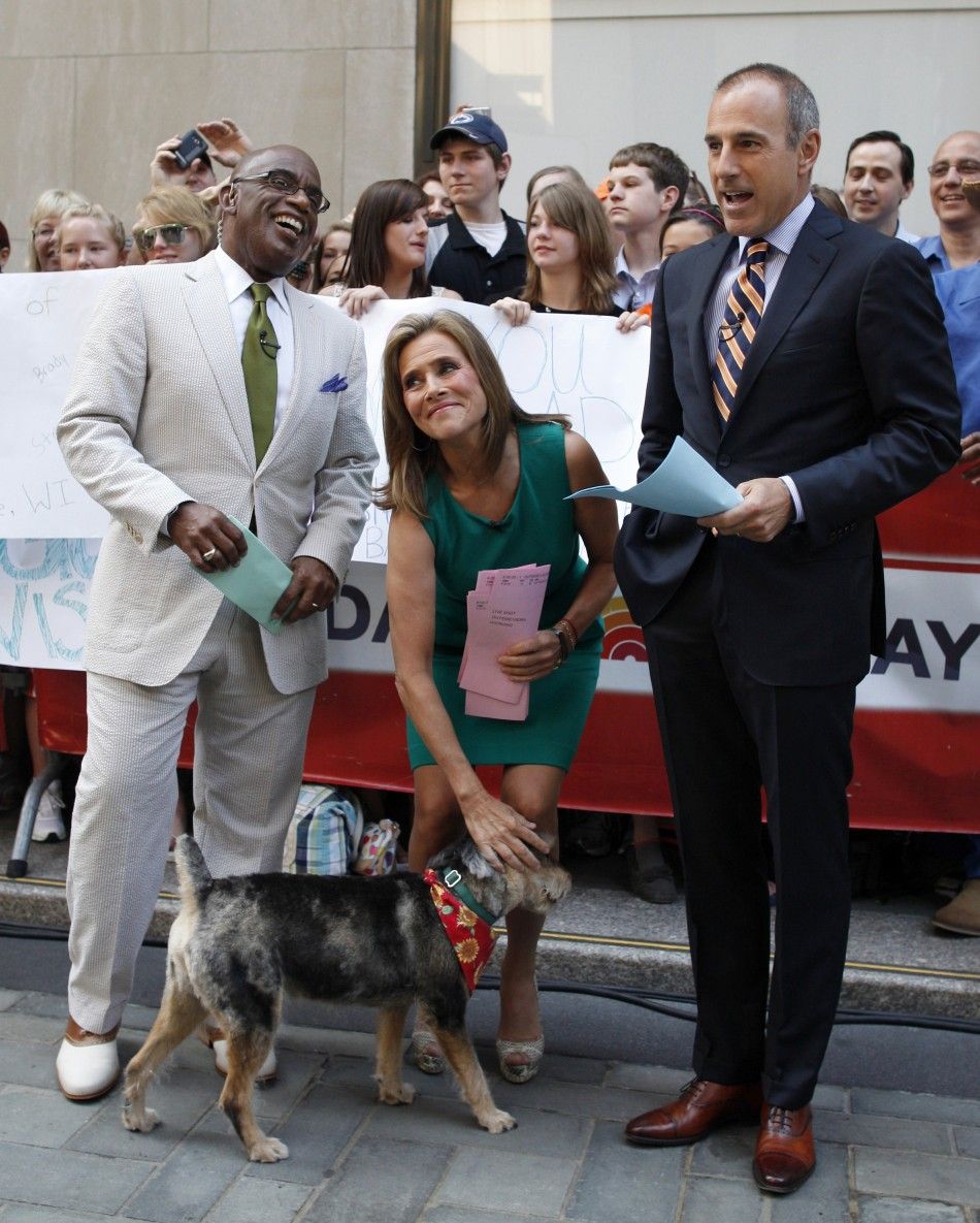 039Today039 show host Meredith Vieira C pets her dog Jasper with Al Roker L and Matt Lauer R during her final show in New York, June 8, 2011. Vieira is leaving NBC039s 039Today039 show and will be replaced by the show039s news anch