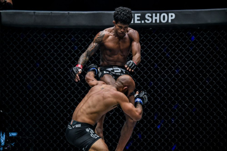 Adriano Moraes in his fight with Demetrious Johnson