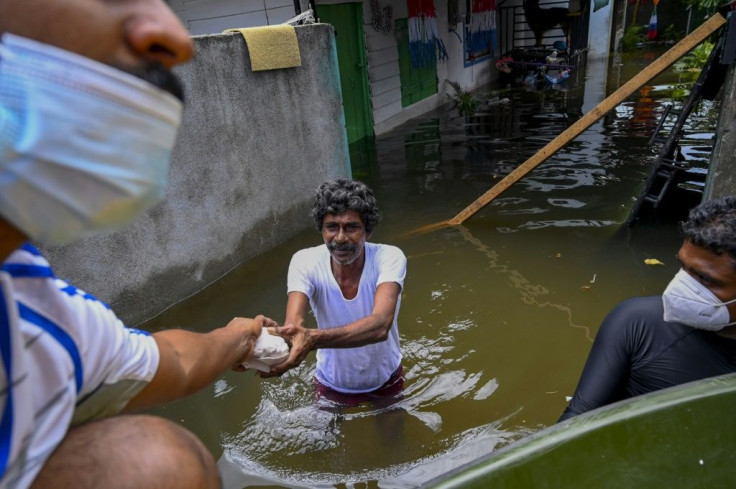 Army personnel distribute food to flood victims after heavy monsoon rains in Kelaniya