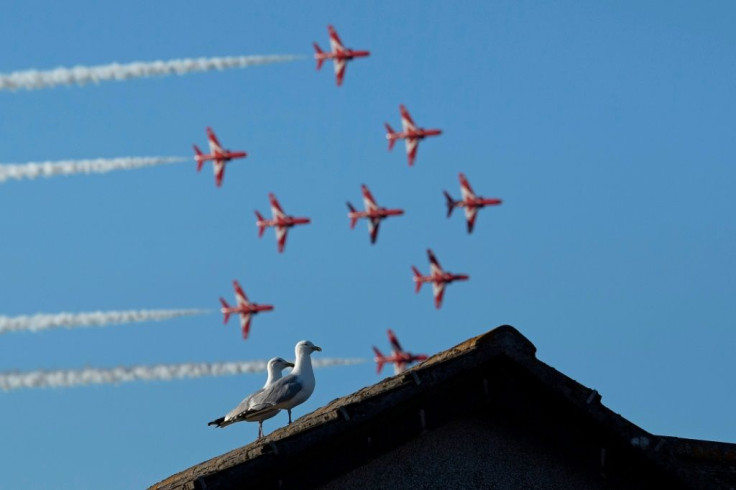 G7 and other leaders were treated to an air acrobatics display