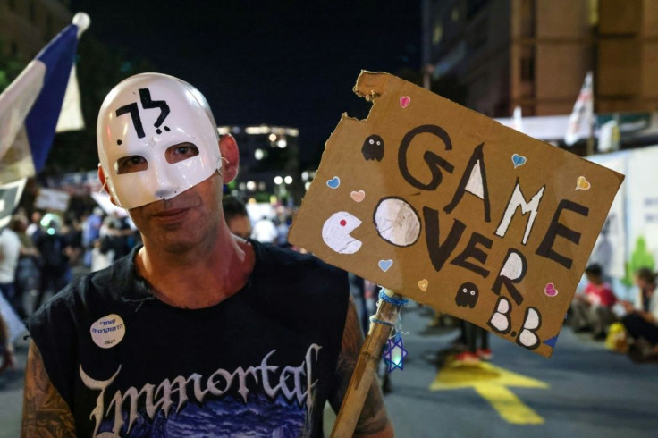 On Saturday night anti-Netanyahu protesters rallied outside his Jerusalem home to celebrate what they believe will be his departure from office