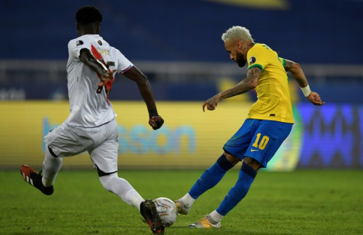 Neymar fires home the clinching second goal as Brazil maintained their perfect start to the Copa America with a 2-0 win over Peru