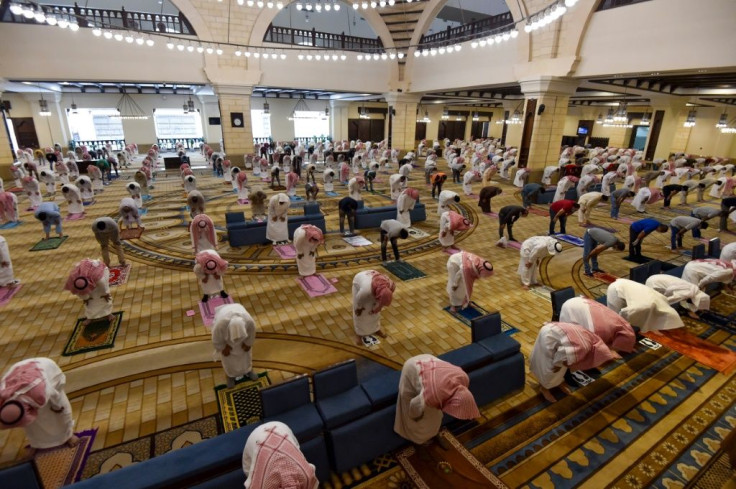 Muslims worshippers observe a safe distance as they perform noon prayers at Al-Rajhi mosque in the Saudi capital Riyadh