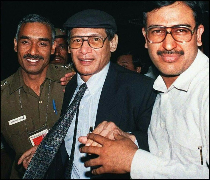 Notorious criminal Charles Sobhraj is taken to the airport in New Delhi to be deported to France in 1997