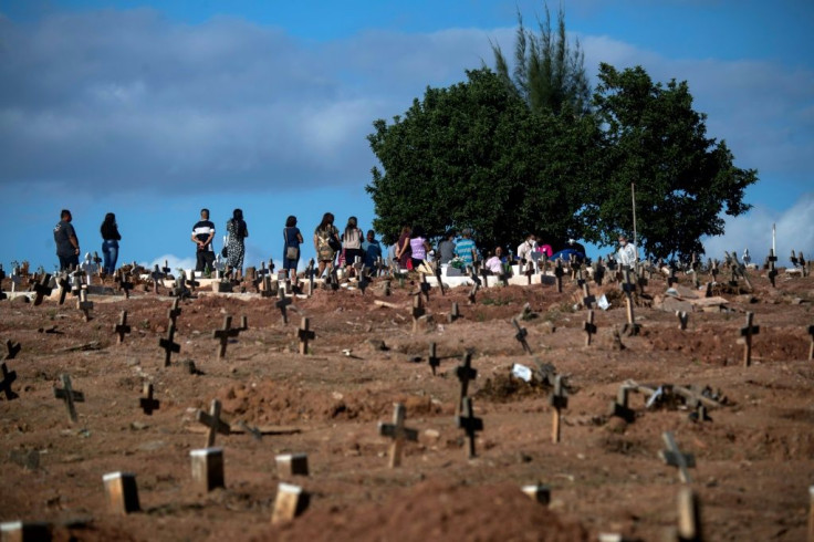 People attend a funeral at the Sao Franciso Xavier Cemetery in Rio de Janeiro in April 2021, amid the Covid-19 pandemic