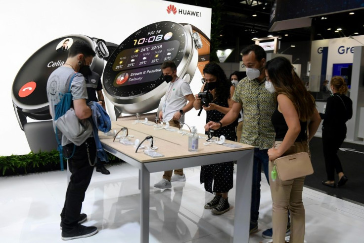 Huawei's smartwatch measures skin temperature.