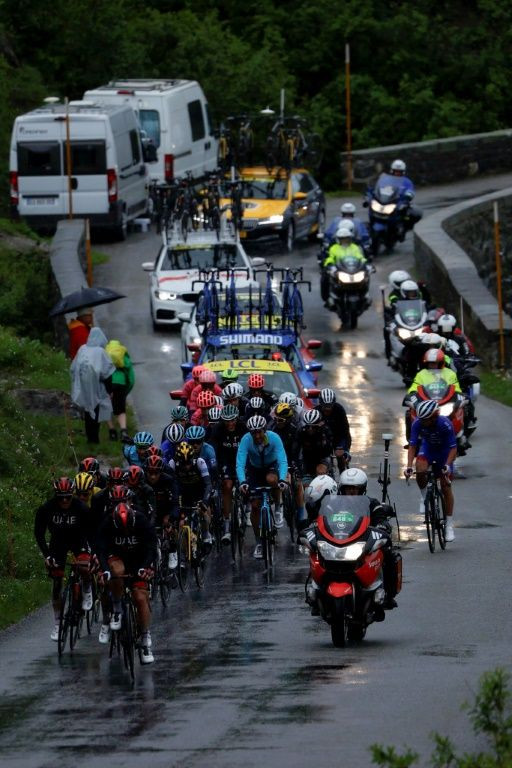 The peloton suffered in the cold Sunday conditions