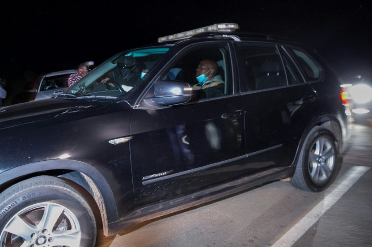 A convoy left Zuma's home shortly before a midnight deadline for his arrest