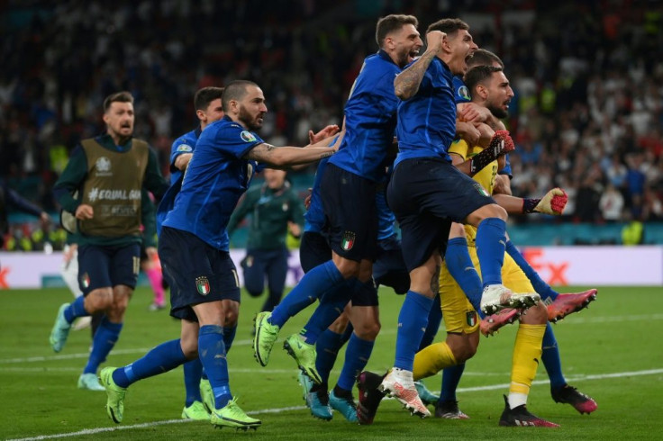 Italy celebrate winning the Euro 2020 final