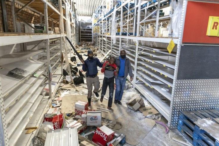 Police arrest a suspected looter at the Gold Spot Shopping Centre in Vosloorus, southeast of Johannesburg