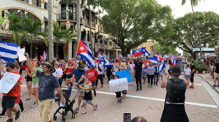 2021_Cuban_government_protest_in_Naples_Florida