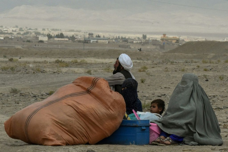 Stranded people wait for the reopening of the border crossing point in the Pakistani town of Chaman after clashes between Afghan forces and Taliban fighters in Spin Boldak to retake the key frontier crossing