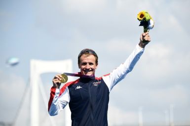 Norway's Kristian Blummenfelt celebrates his gold medal in the triathlon at the Tokyo Olympics