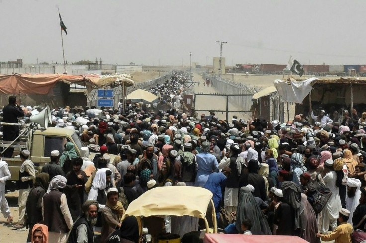 Thousands of people cross the border from Pakistan to Afghanistan daily at the dusty Chaman-Spin Boldak crossing, now held by the Taliban