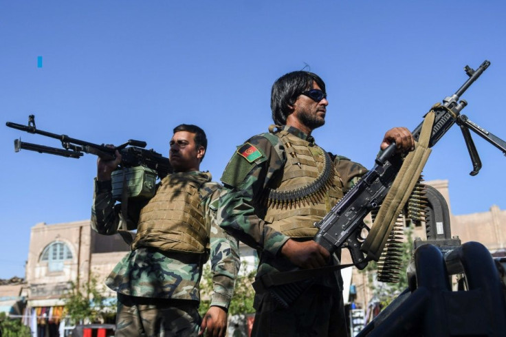 Afghan security personnel forces are beset by corruption and poor leadership that have left them uncommitted to defending the government against the Taliban, US experts say.