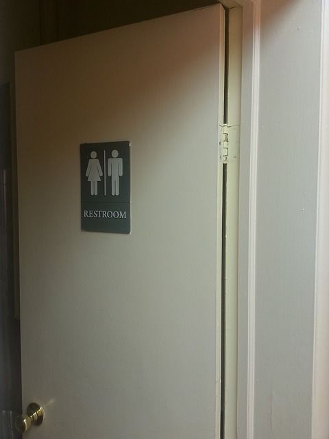 bathroom-424730_640