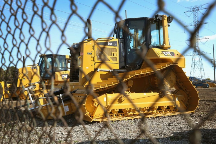 Caterpillar reported higher earnings but said customers in the oil and mining industries were holding off on major new investment