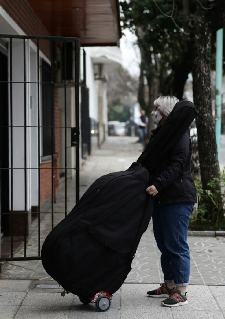 A musician from the Latin Vox Machine orchestra arrives at a house in Buenos Aires to begin rehearsing for an original piece the group composed