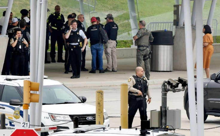 Law enforcement officers near the entrance of the Pentagon after a shooting incident