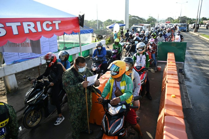 Police checkpoints across the Philippines' National Capital Region caused long queues