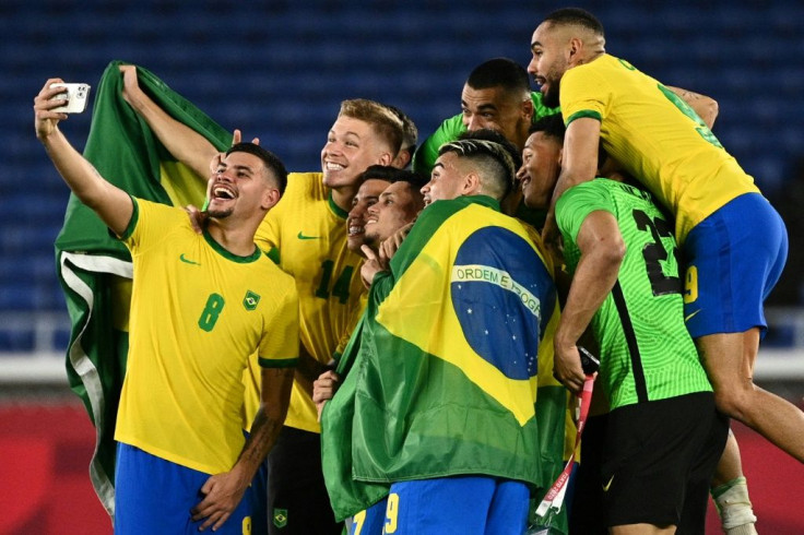 Brazil's players posed for a selfie after retaining their Olympic football title