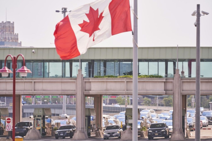 Travellers wait to cross into Canada at the Rainbow Bridge in Niagara Falls