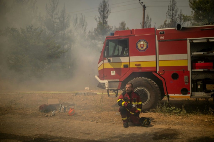 With the assistance of a huge multinational force, Greek fire crews were fighting to beat back blazes on the island of Evia and in the Peloponnese peninsula