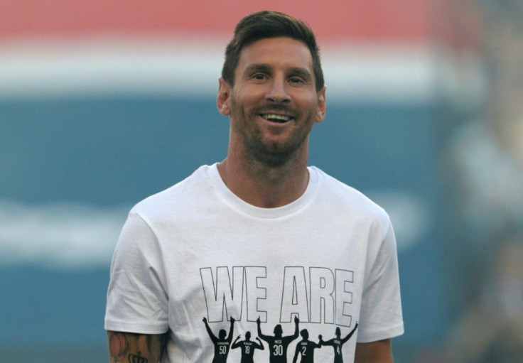 Lionel Messi on the pitch at the Parc des Princes before PSG's Ligue 1 game against Strasbourg