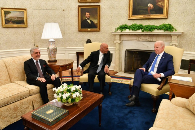 US President Joe Biden (right) meets Afghan President Ashraf Ghani (center), who has fled the country due to the Taliban takeover, and Abdullah Abdullah, in charge of diplomacy with the insurgents, at the White House on June 25, 2021