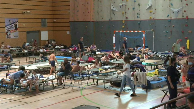 Evacuees find refuge in gym after wildfires in France's south