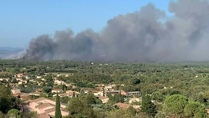 Violent forest fires have been raging in the Var region of southern France where thousands of people have been evacuated including tourists from campsites. The fires are spreading at a speed of 4km per hour and hundreds of firefighters are battling the bl