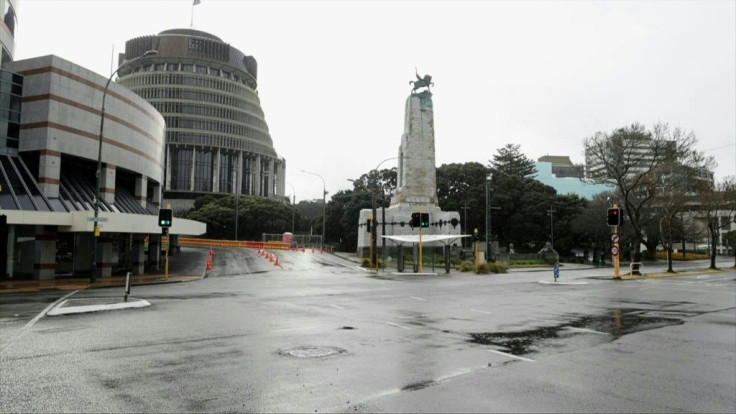 New Zealanders say they are "gutted" by the announcement of the government of a snap lockdown. Prime Minister Jacinda Ardern confirmed New Zealand is dealing with the highly transmissible Delta variant linked to the outbreak in Australia that authorities 