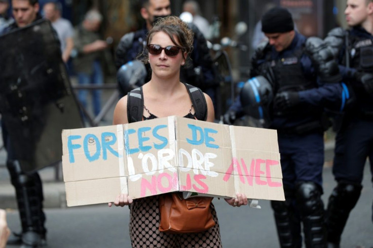 The protest movement has brought together conspiracy theorists, anti-vaxxers and former members of the "Yellow Vest" anti-government movement