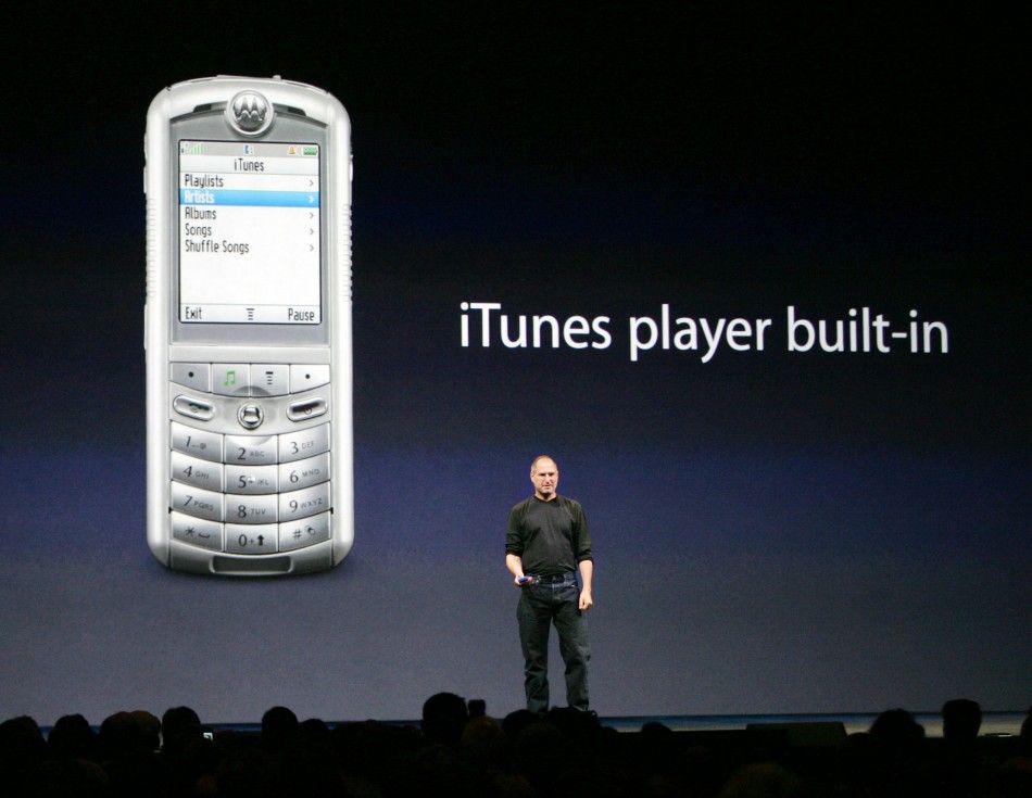 Apple CEO Jobs introduces ROKR, a mobile phone with iTunes, during event in San Francisco. 