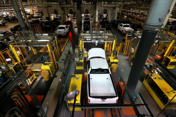 US manufacturing orders slipped in July but spending on motor vehicles and parts rose