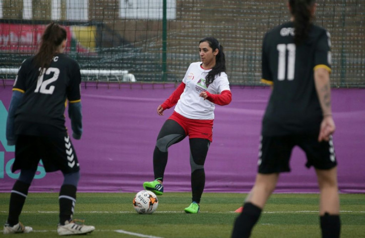 L'ancienne capitaine de l'équipe afghane de football Khalida Popal, lors d'une séance d'entraînement à Londres le 9 avril 2018