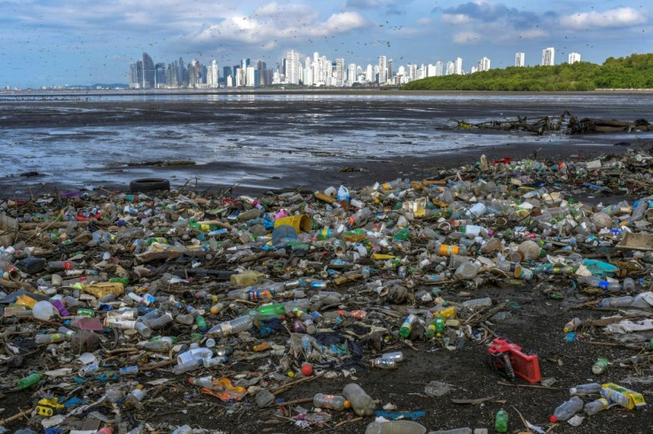 Every year 6.4 million tons of waste end up in the sea, of which between 60% and 80% are plastics