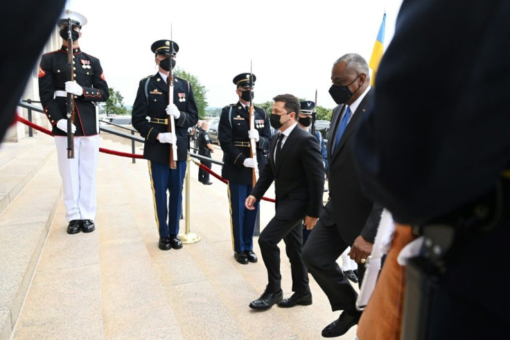 US Defense Secretary Lloyd Austin (right) takes part in a welcome ceremony for Ukraine's President Volodymyr Zelensky at the Pentagon