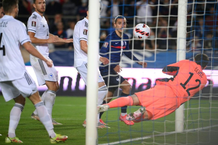 Antoine Griezmann (C) equalised for France in a draw at home to Bosnia and Herzegovina
